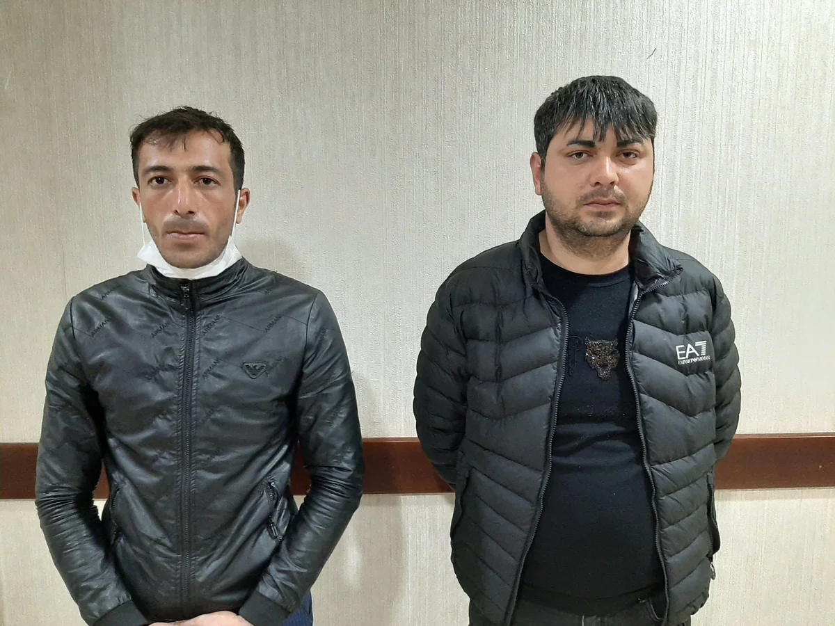 Vətəndaşları avtomobilin yük yerində Bakıya keçirmək istəyənlər saxlanıldılar - FOTO