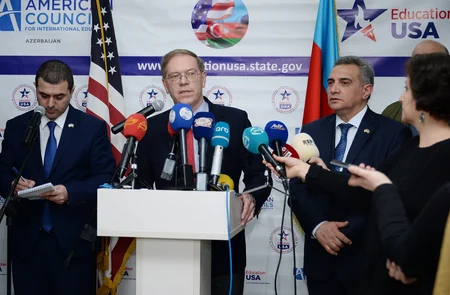 ADU-da EducationUSAin “Alumni Fair” təhsil sərgisi keçirilib