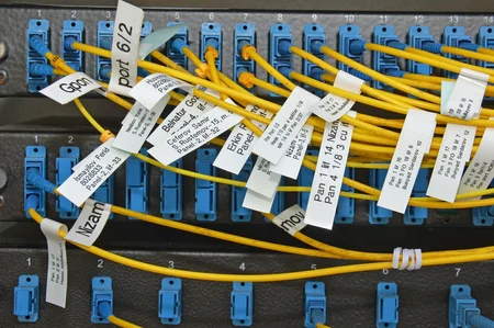 “Baktelecom” “İçərişəhər”də və mərkəzi küçələrdə optik şəbəkəyə keçidi sürətləndirib