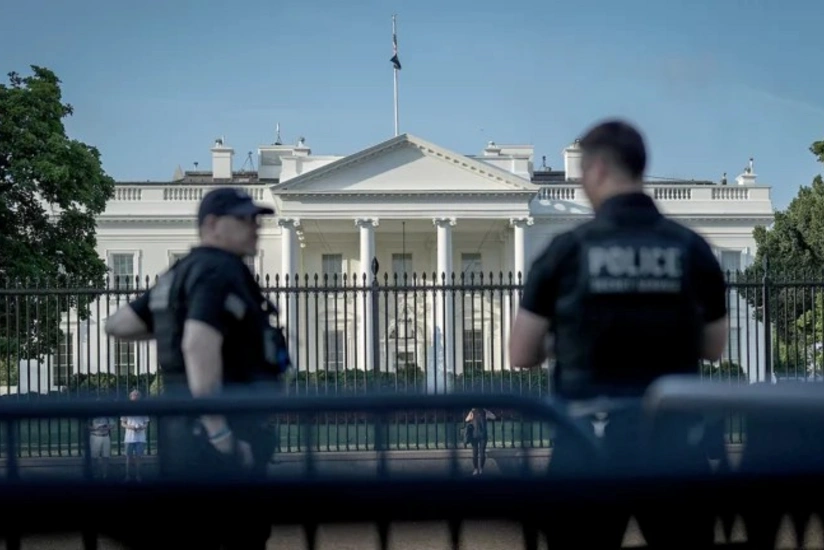 US Secret Service shoot man carrying gun near White House