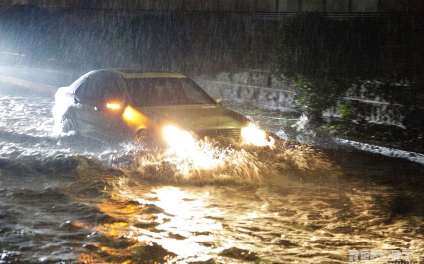 Heavy rain complicates traffic movement in Baku - PHOTO REPORT - VIDEO