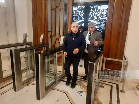 Yaqub Eyyubov səs verib