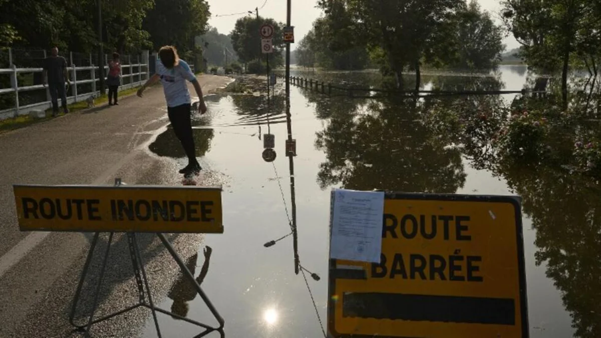 Parisdə leysan zamanı bir nəfər ölüb, xəsarət alanlar var