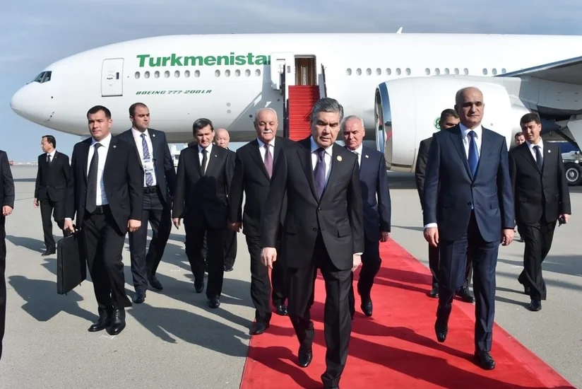Президент Туркменистана прибыл в Азербайджан