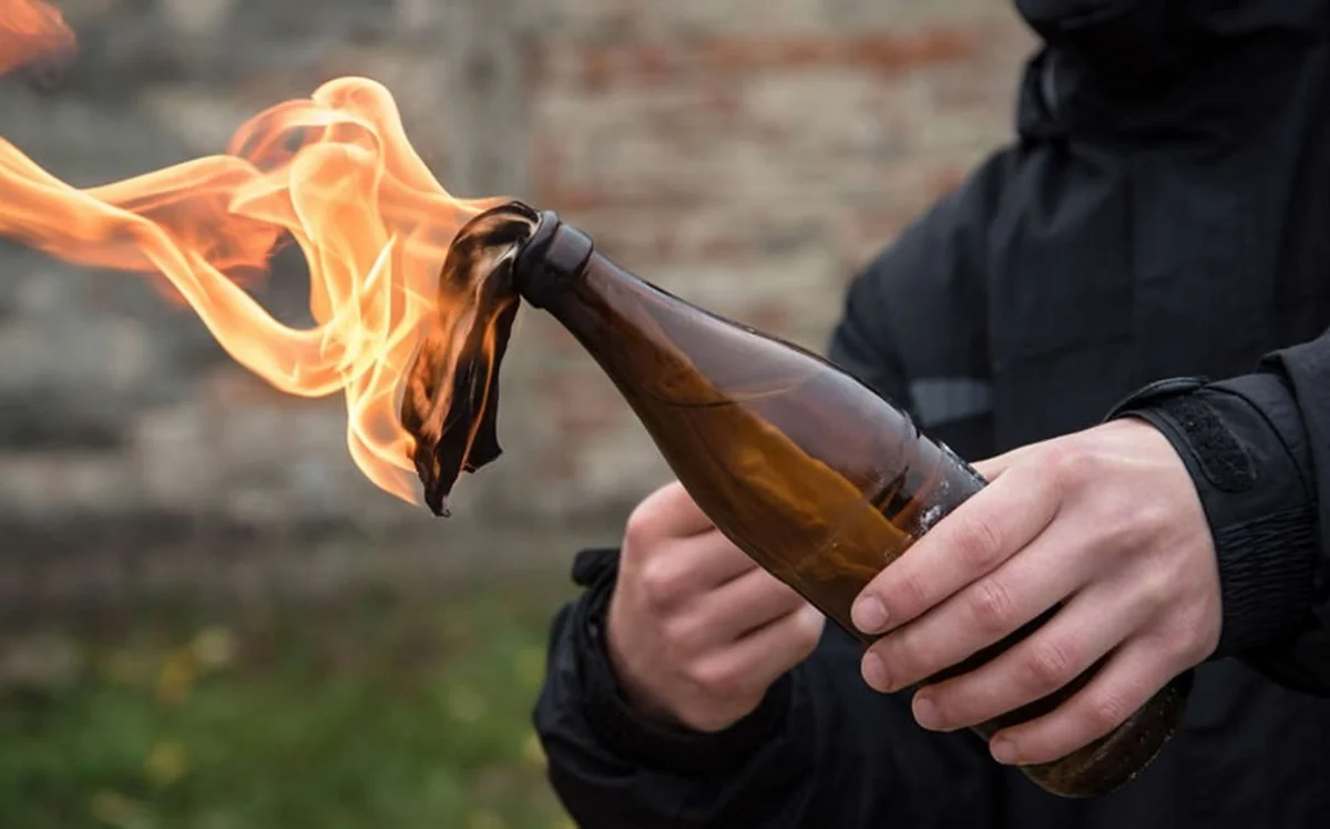 Meksikada sürücülərə qumbaraatan və “molotov kokteyli” ilə hücum edilib, ölənlər var