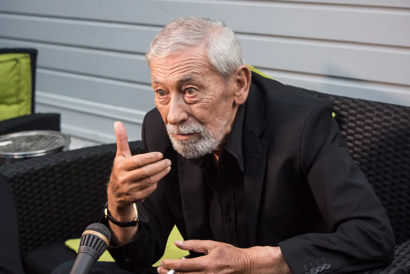 Vaxtanq Kikabidze Gürcüstan müxalifətinin seçki siyahısına başçılıq edir