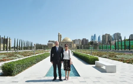 President Ilham Aliyev attends opening of garden outside Tazapir mosque and Central Park built along Fuzuli street