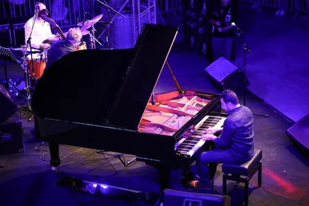 Heydər Əliyev Mərkəzinin parkında caz konserti təşkil olunub - VİDEO