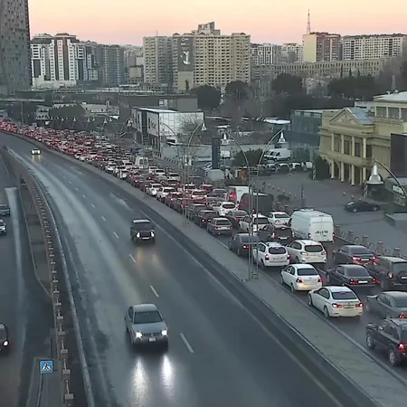 Bakının bəzi yollarında tıxac yaranıb - SİYAHI