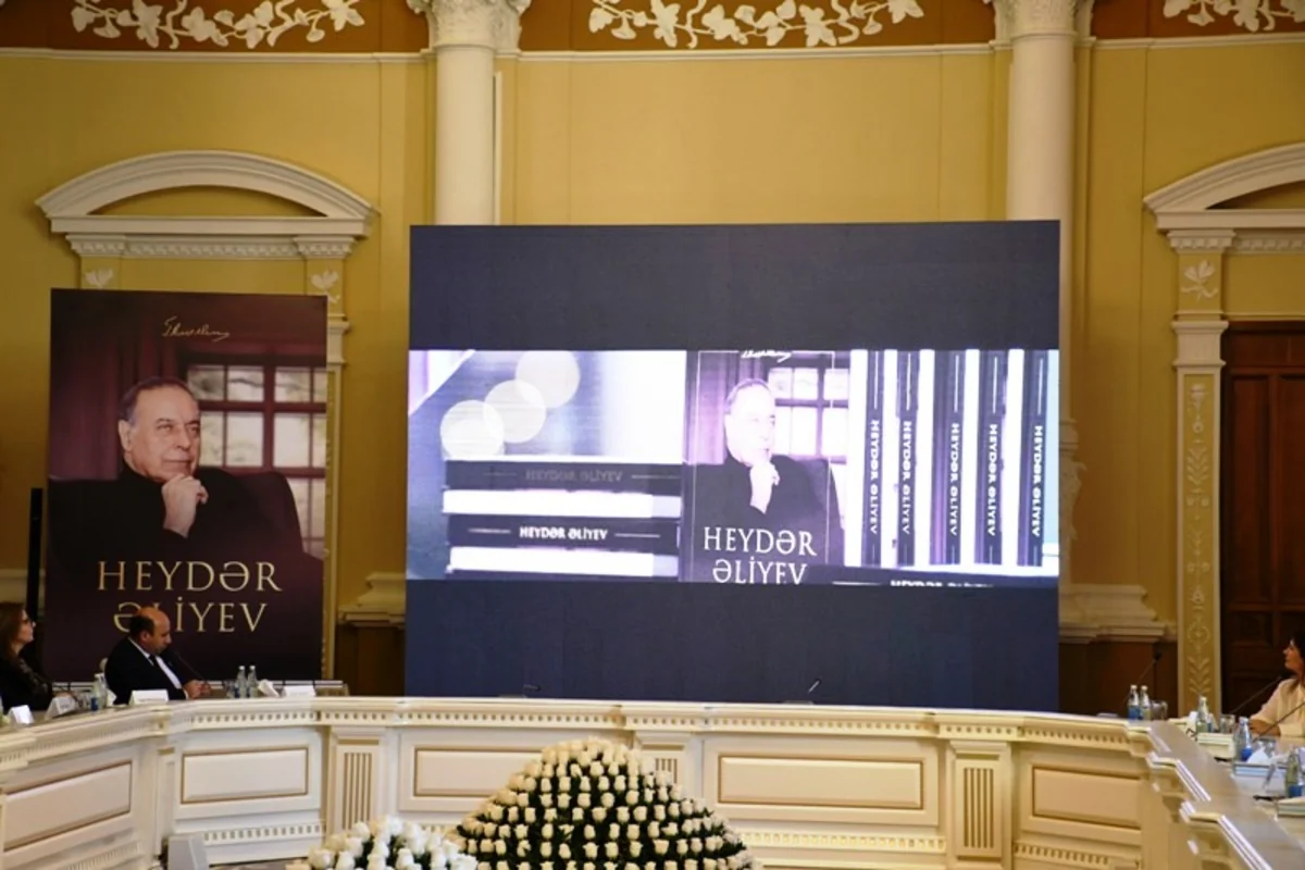 Bakı Şəhər İcra Hakimiyyətində “Heydər Əliyev” kitabının təqdimatı keçirilib
