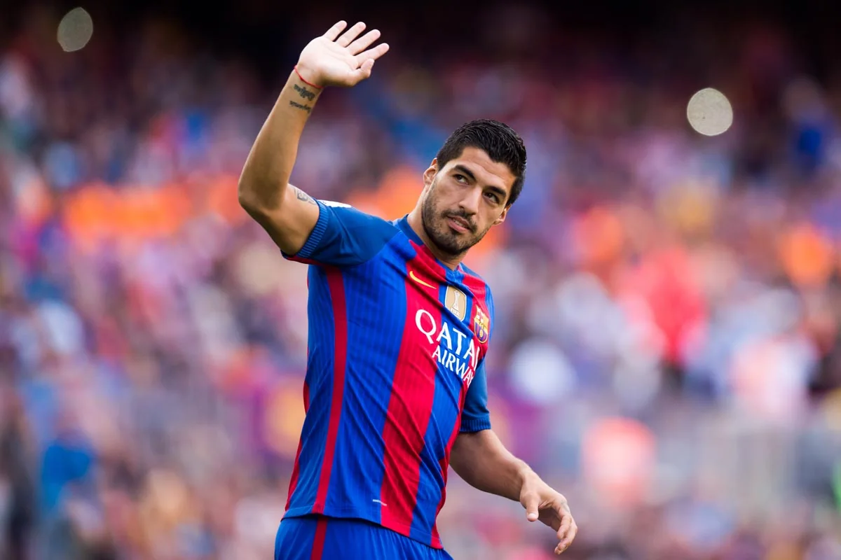 Барселона объявила о переходе форварда Суареса в Атлетико