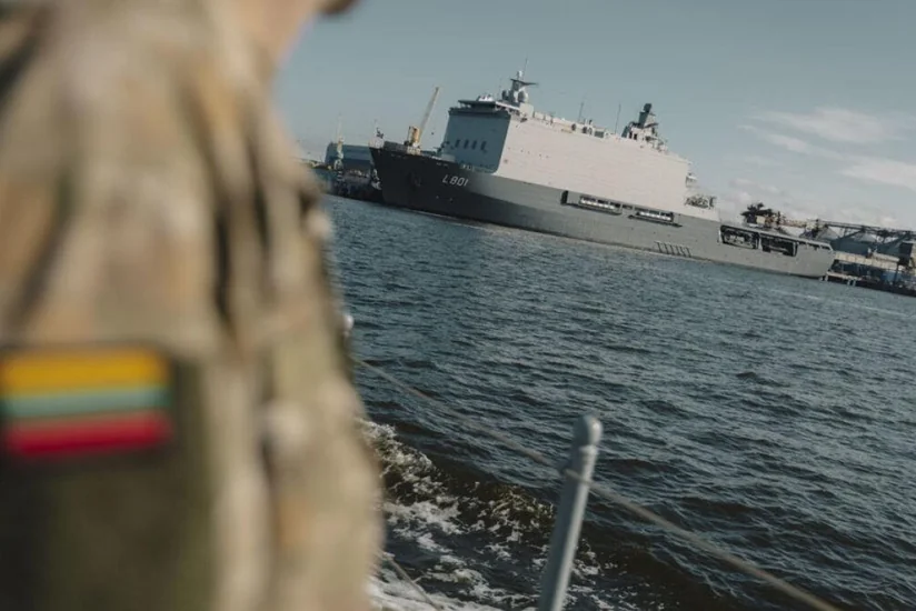 В Литве проходят учения ВМС по спасению на море с эвакуацией с тонущего судна