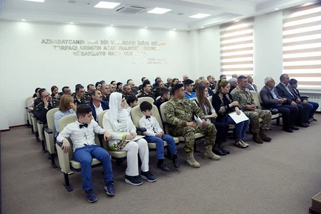 Müdafiə Nazirliyində şəhid ailələrinə yeni mənzillərin orderləri verilib