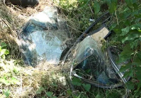 Yardımlıda yük maşını dərəyə aşıb, 1 ölü, 2 yaralı var - FOTO