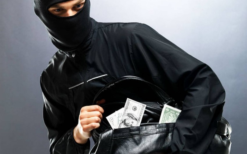 Bakıda mənzildən 7100 dollar oğurlanıb