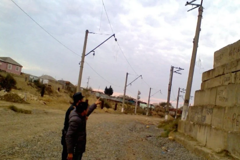 Sabunçu dəmir yolu stansiyasından rabitə xəttini oğurlayan şəxs saxlanılıb - VİDEO - YENİLƏNİB