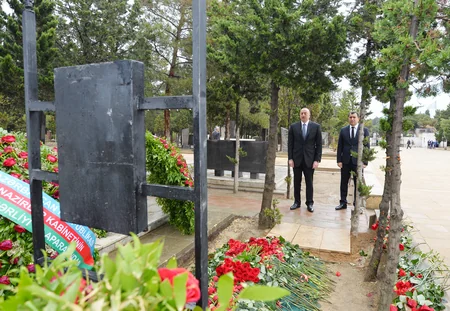 Prezident İlham Əliyev mərhum energetika naziri Natiq Əliyevin məzarını ziyarət edib
