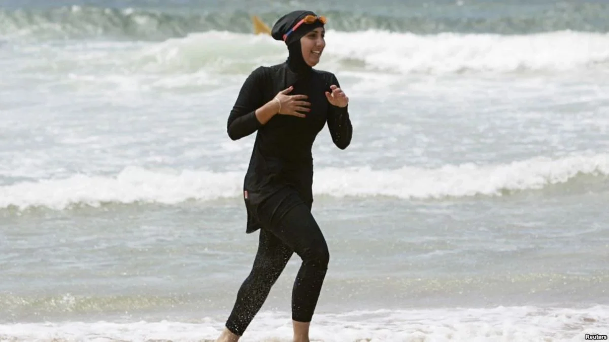 Suriyada qadınlara çimərliklərdə burkini geyinmək tövsiyə edilib
