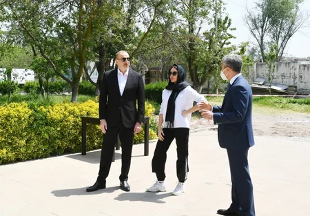 İlham Əliyev Pirsaat Baba ziyarətgahının yenidən qurulması işləri ilə tanış olub - YENİLƏNİB