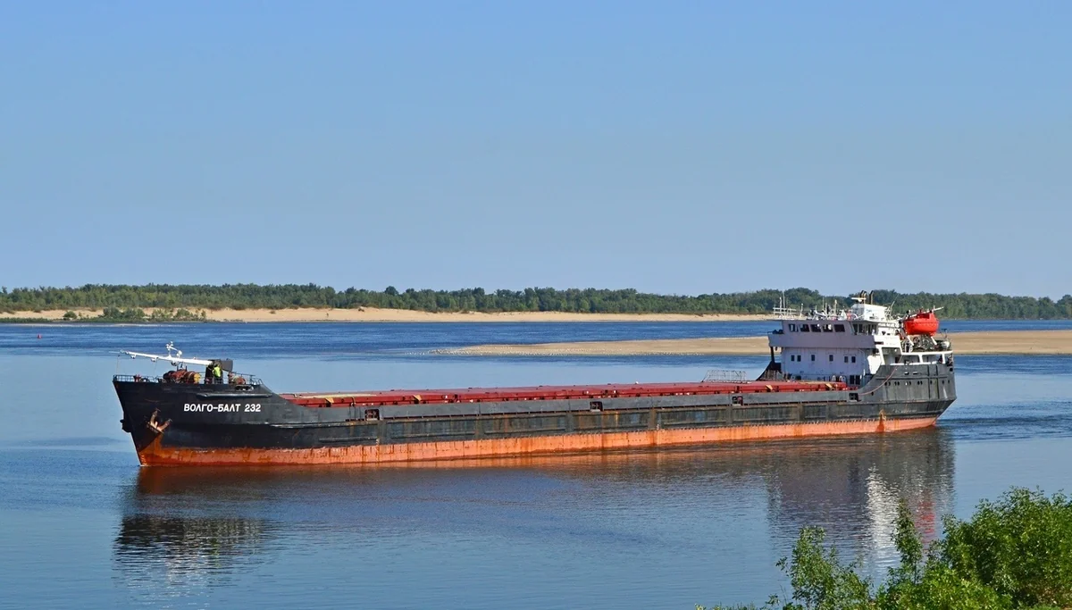 Следующее в Астрахань судно из Ирана село на мель в Волго-Каспийском канале