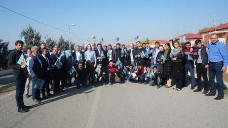 Parlament jurnalistləri cəbhə bölgəsində bayraq aksiyası keçiriblər - FOTOREPORTAJ