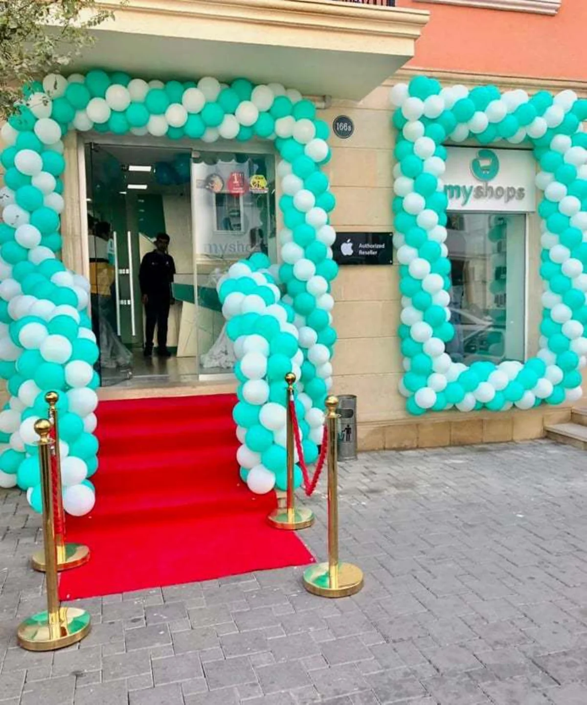 Компания Myshops официально представила модели iPhone Xs и Xs Max