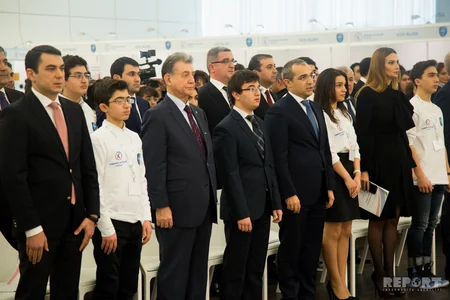 Yuxarı sinif şagirdlərinə öz elmi nailiyyətlərini nümayiş etdirmək imkanı verilib