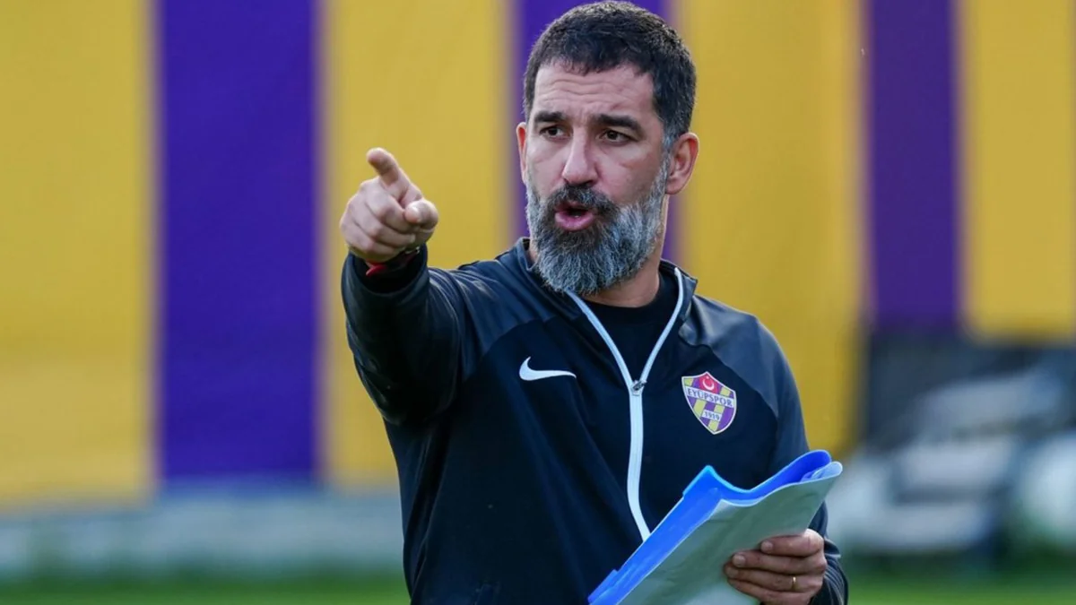 Arda Turan baş məşqçisi olduğu klubdan ayrılıb