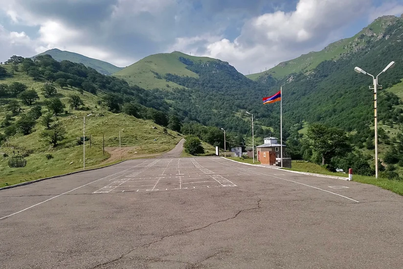 Ermənistanda hərbi hissənin torpaq sahələri qanunsuz satılıb