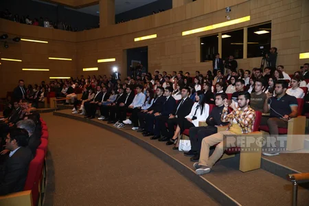 Şimali Kipr prezidenti ADA Universitetində tələbələrlə görüşüb