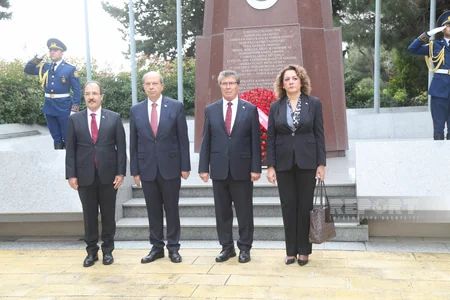 Şimali Kipr Prezidenti Fəxri və Şəhidlər xiyabanlarını ziyarət edib - YENİLƏNİB