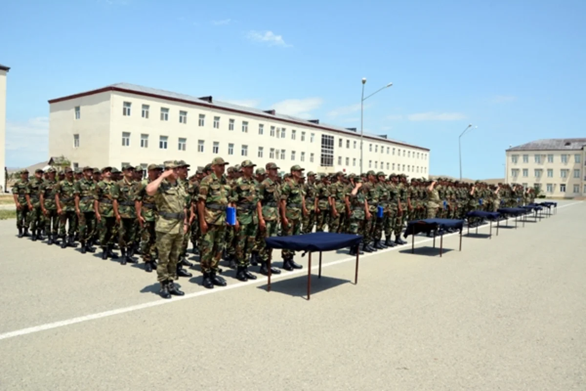 Müddətdən artıq həqiqi hərbi xidmət qulluqçularının buraxılış mərasimi keçirilib