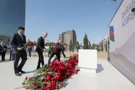ƏƏSMN kollektivi Bakıda inşası davam etdirilən Zəfər parkında olublar