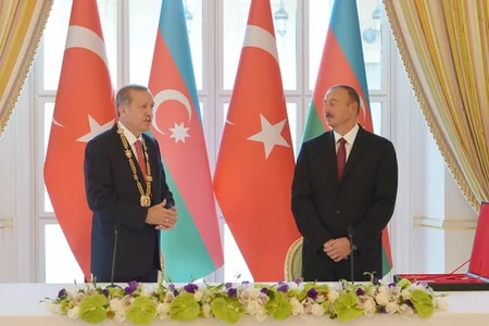 Azərbaycan prezidenti Rəcəb Tayyib Ərdoğana “Heydər Əliyev” ordeni təqdim edib