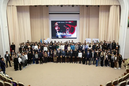 Tanınmış fotojurnalist Reza Deghatinin gənclərlə görüşü keçirilib