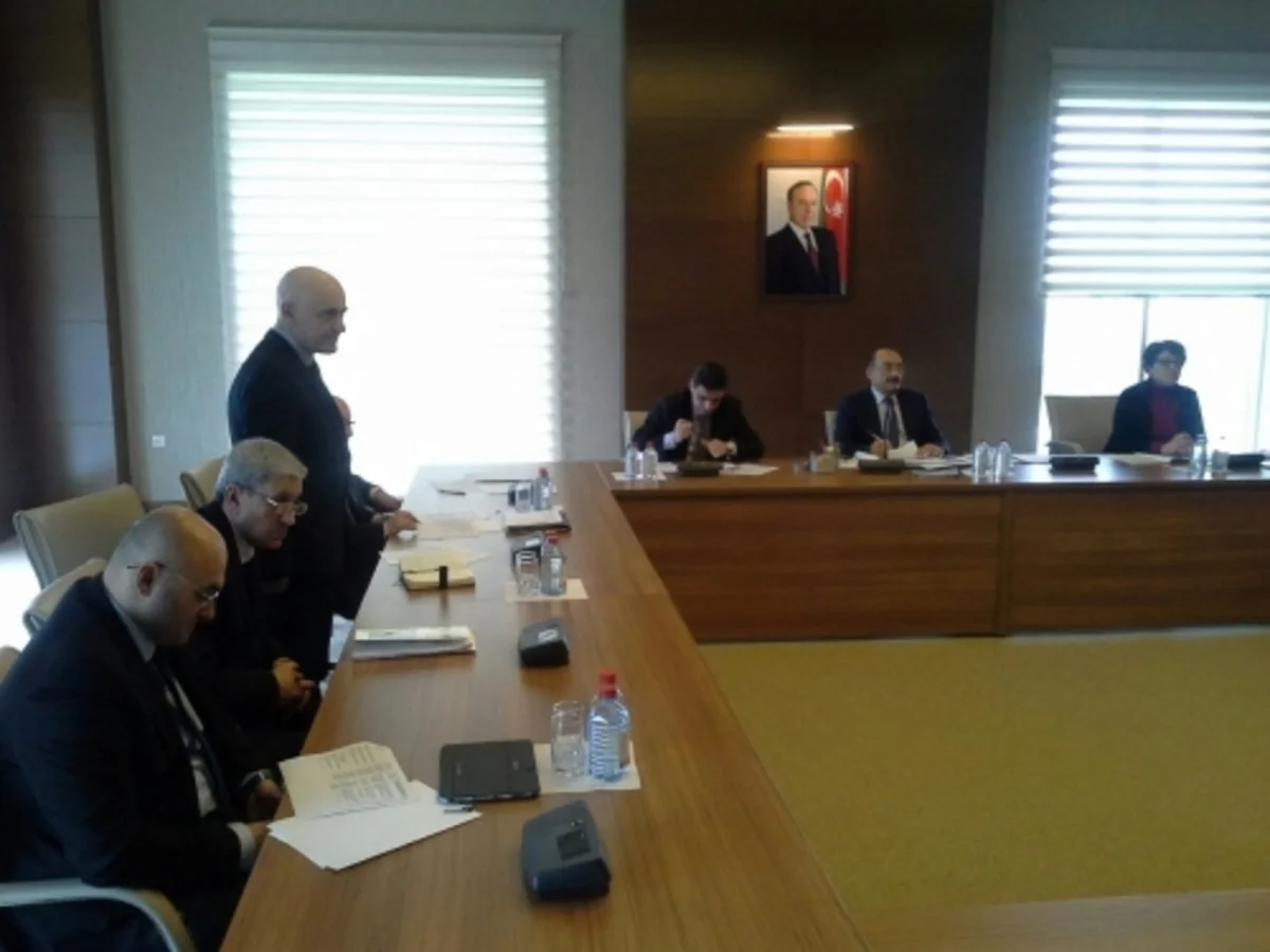 Əbülfəs Qarayev vətəndaşları qəbul edib