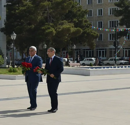 Mikayıl Cabbarov Sabirabaddakı orta məktəbdə Son zəng tədbirində iştirak edib