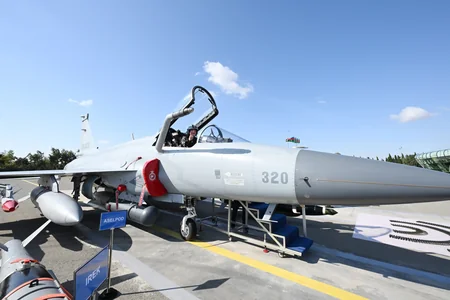 Prezident İlham Əliyevə çoxməqsədli JF-17C təyyarələri təqdim olunub - YENİLƏNİB-2