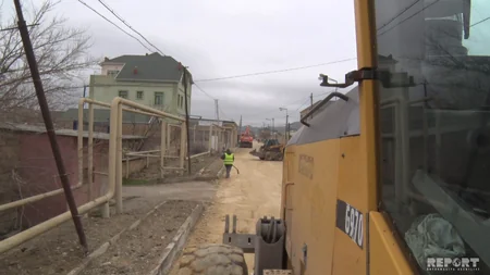 Bakının Sulutəpə qəsəbəsində yol infrastrukturu yenidən qurulur - VİDEOREPORTAJ