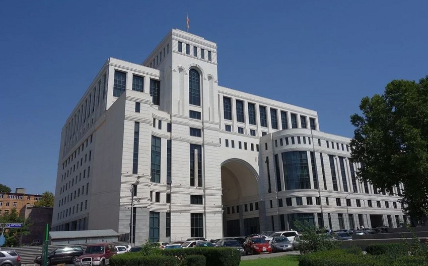 Ermənistan XİN tam başsız qaldı