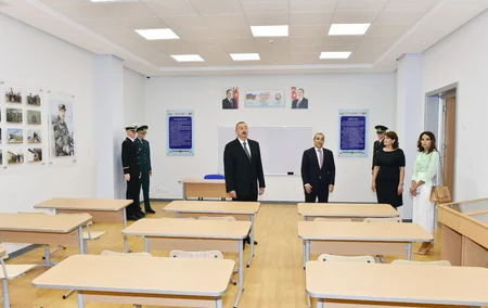 Prezident İlham Əliyev Bakıdakı 20 nömrəli məktəb-liseyin yeni binasının açılışında iştirak edib - YENİLƏNİB
