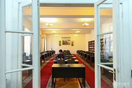 Axundzadə adına kitabxanada ən qədim kitabın 444 yaşı var - REPORTAJ