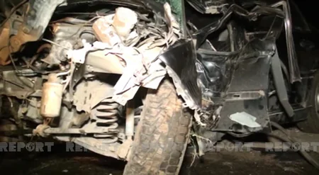 В Исмаиллы автомобиль врезался в дерево, водитель скончался