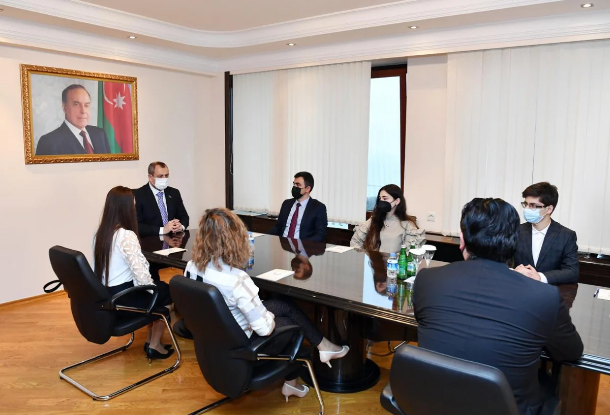 MM-in komitəsində bir qrup fəal gənclə görüş keçirilib