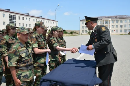Müddətdən artıq həqiqi hərbi xidmət qulluqçularının buraxılış mərasimi keçirilib