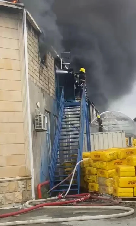 Kürdəxanıda obyektdəki yanğın söndürülüb - YENİLƏNİB-2