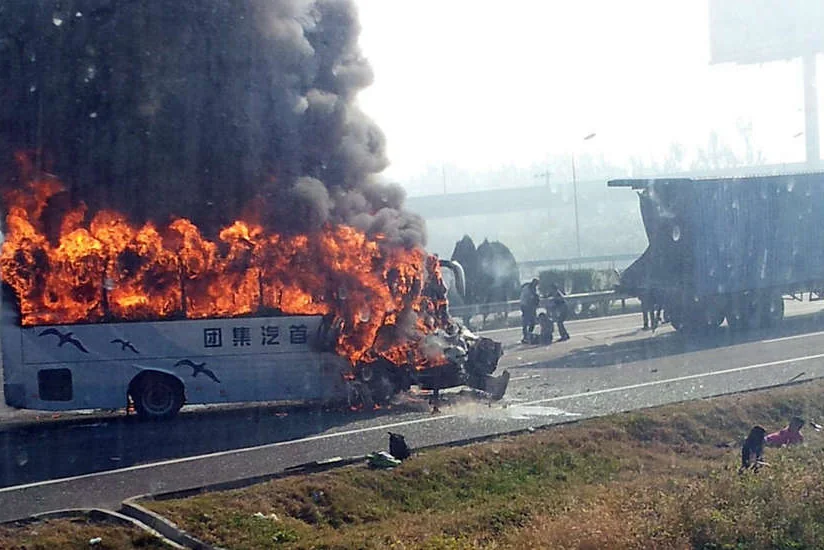 Восемь человек погибли при пожаре в автобусе в Китае