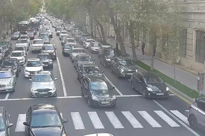 Bakının bir çox yollarında nəqliyyatın sıxlığı müşahidə edilir - SİYAHI