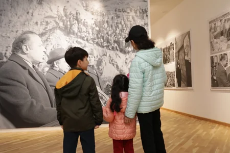 “Xarıbülbül” festivalının qonaqları “Heydər Əliyev və Qarabağ” sərgisində iştirak edib