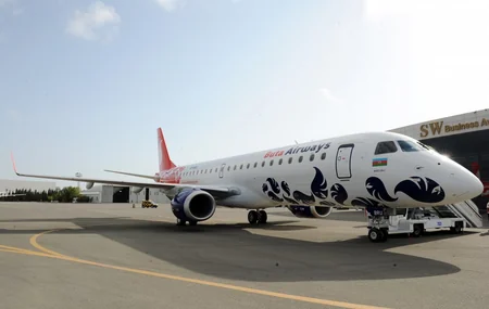 Prezident İlham Əliyev “Buta Airways” aviaşirkətinin Bakıya gətirilən ilk “Embraer 190” təyyarəsi ilə tanış olub